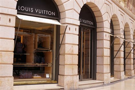 lvmh happening vente privée dior|lvmh en français.